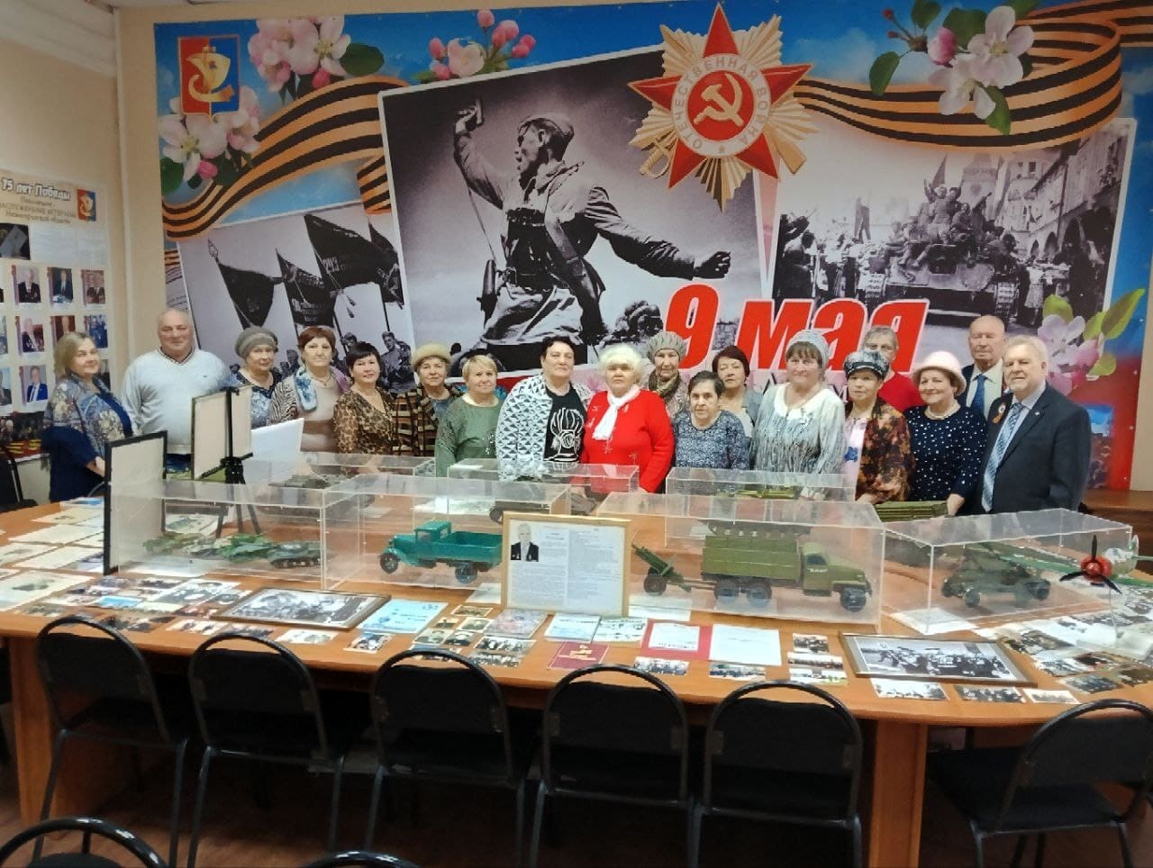 6 ноября обслуживаемые отделение дневного пребывания посетили Совет ветеранов, где их ждал особенный «Музей Победы»