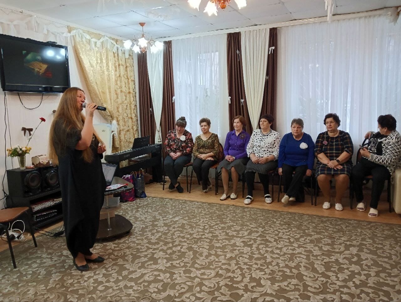 10 ноября в отделении дневного пребывания прошёл лирический концерт замечательной исполнительницы Ксении Скобелевой