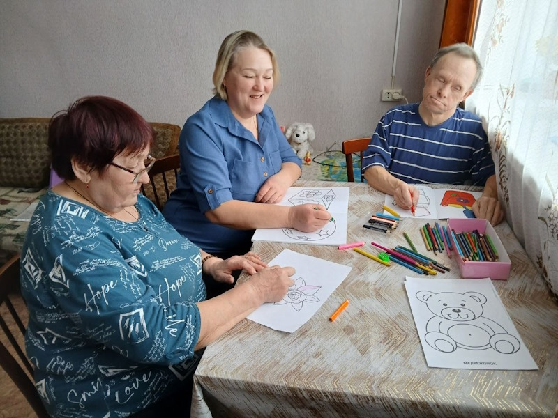 День цветных карандашей